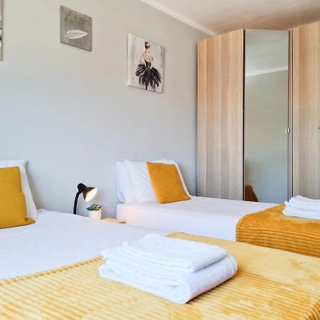 Casa Tombua - Pool - Beach & Center 300M - Ac - Wifi カルヴォエイロ エクステリア 写真